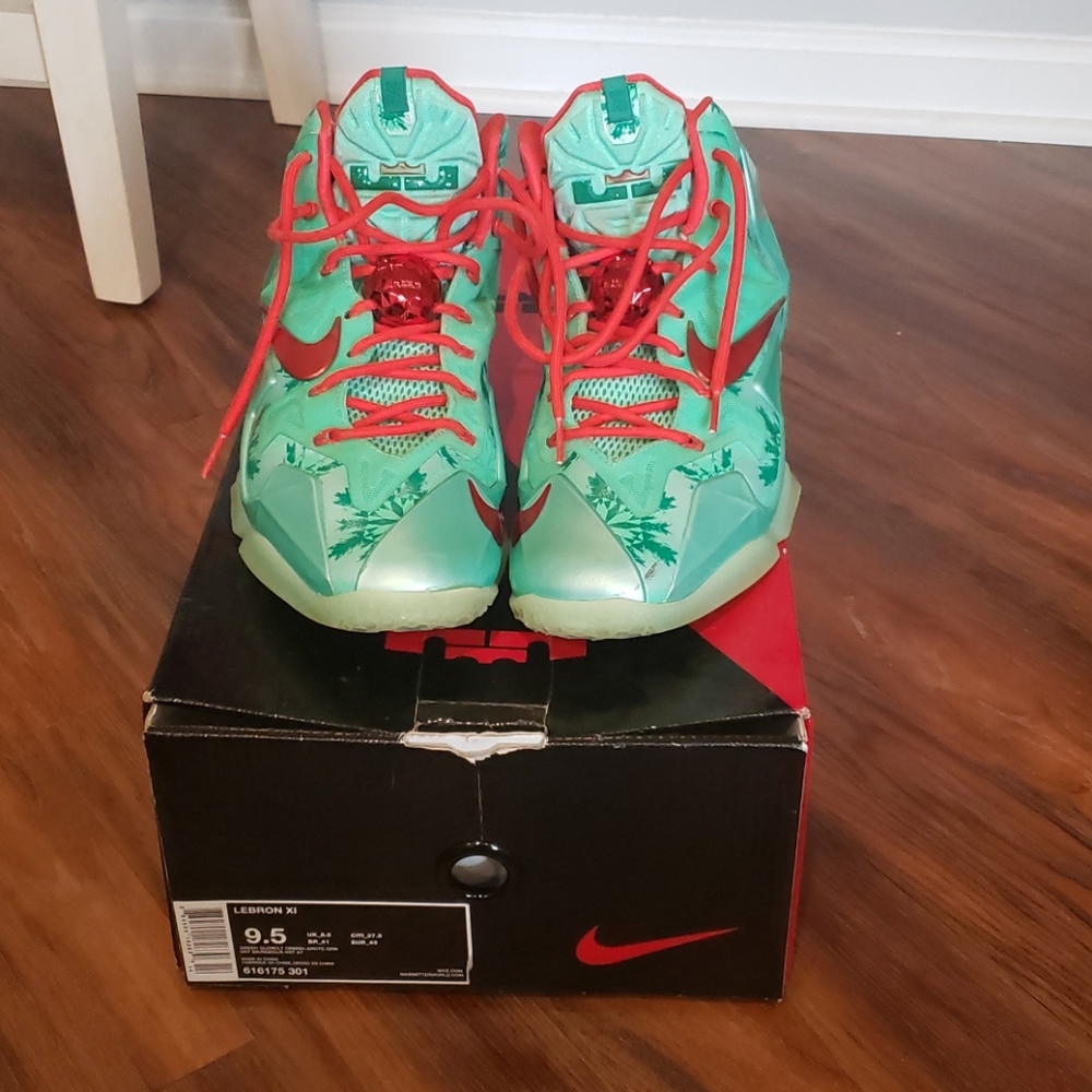 Nike Lebron 11 Christmas ❄